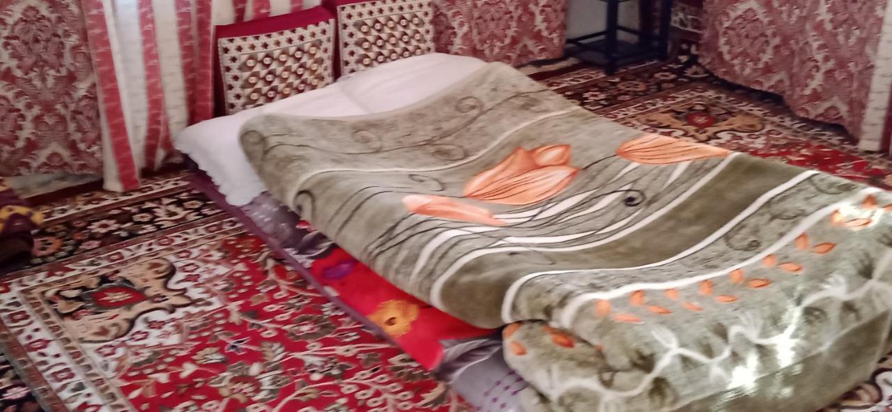Bed and Breakfast Mir Manzil Srīnagar Exterior foto