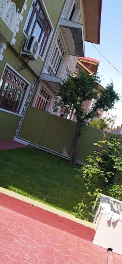 Bed and Breakfast Mir Manzil Srīnagar Exterior foto